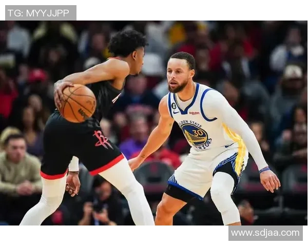 灰熊与雄鹿激战正酣谁将赢得这场篮球巅峰对决的胜利